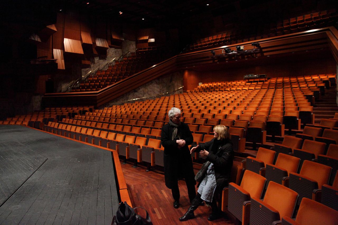 File:Slovene National Theatre Maribor 2010 Karmina-Silec & Heiner-Goebbels.jpg