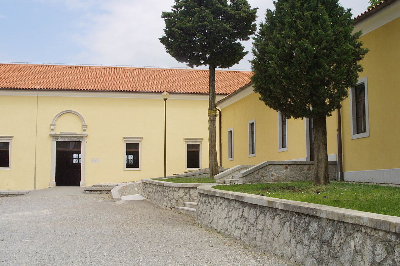 File:Avgust Cernigoj Gallery 2001 Exterior Photo Lipica Stud Farm Archive.jpg