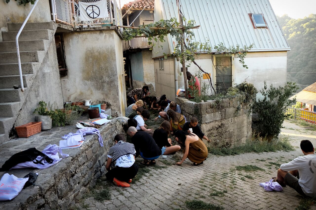 File:Robida 2022 Small gestures of useless care Photo Elena Rucli.jpg