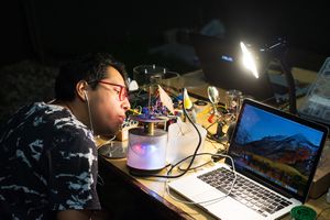 Juan Duarte developing Aeolian Artefacts sound project at the <!--LINK'" 0:900--> 2018.